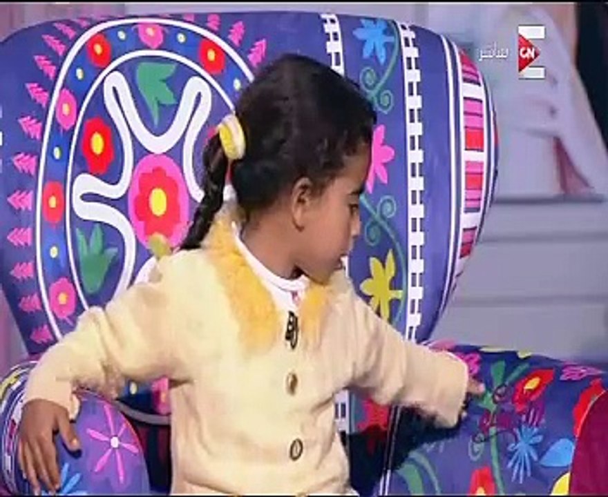 بالفيديو.. "ست الحسن" يعرض قصة طفلة تعمل فى تغيير كاوتش السيارات لمساعدة والدها