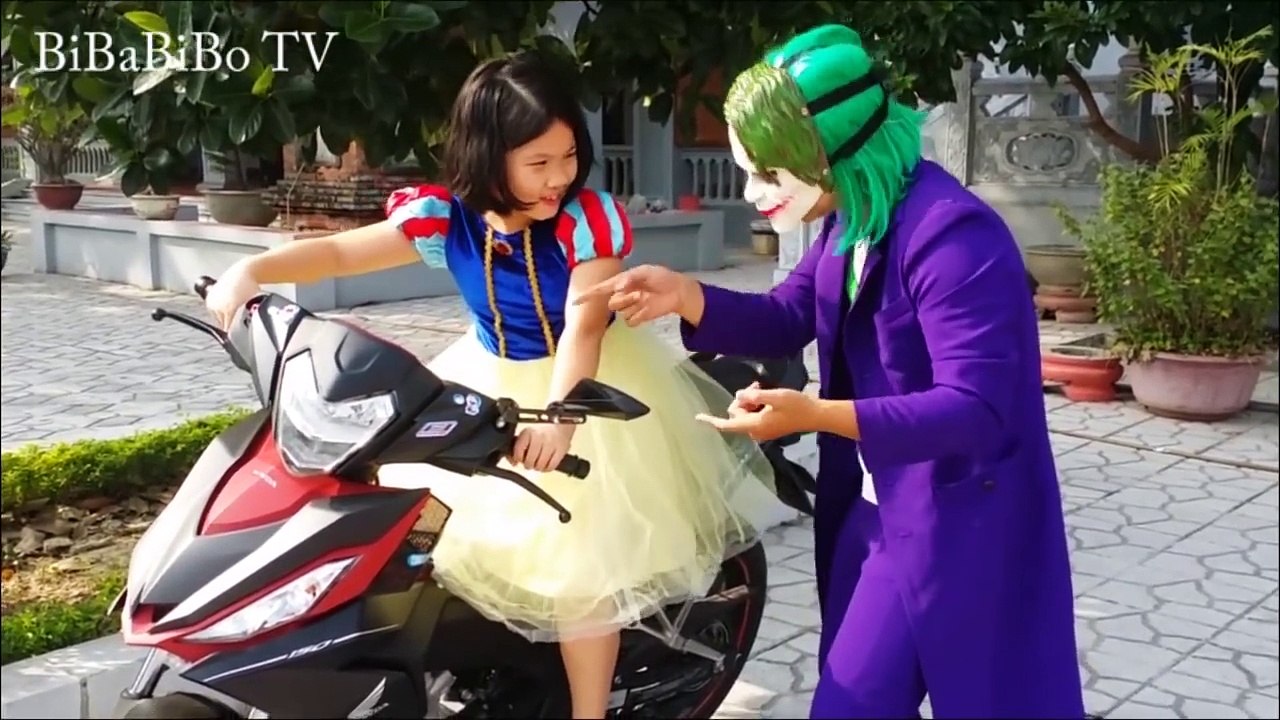 Spiderman Recuse Deadpool Falling Into a Lake Water w/ 1.2.3. Fly Joker vs Police baby