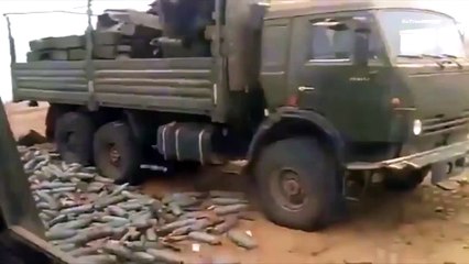 Ce solda complètement débile a décidé de balancer des mortier comme des patates