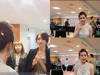 Chi Pu trò chuyện cùng Yoona trong hậu trường
