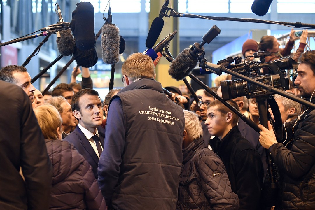 Salon de l'agriculture : Fillon absent, la parade amoureuse de Macron