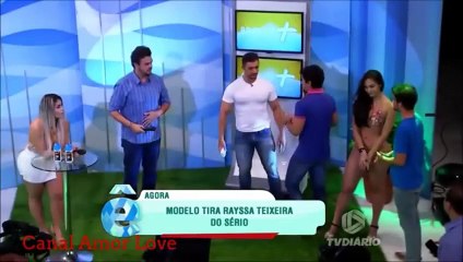 Cet homme est allé trop loin avec ce mannequin en bikini, elle le frappe en direct