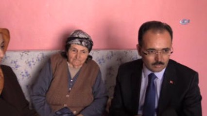 Yaşlı Vatandaşların Evlerini Kendi Evleri Gibi Temizliyorlar