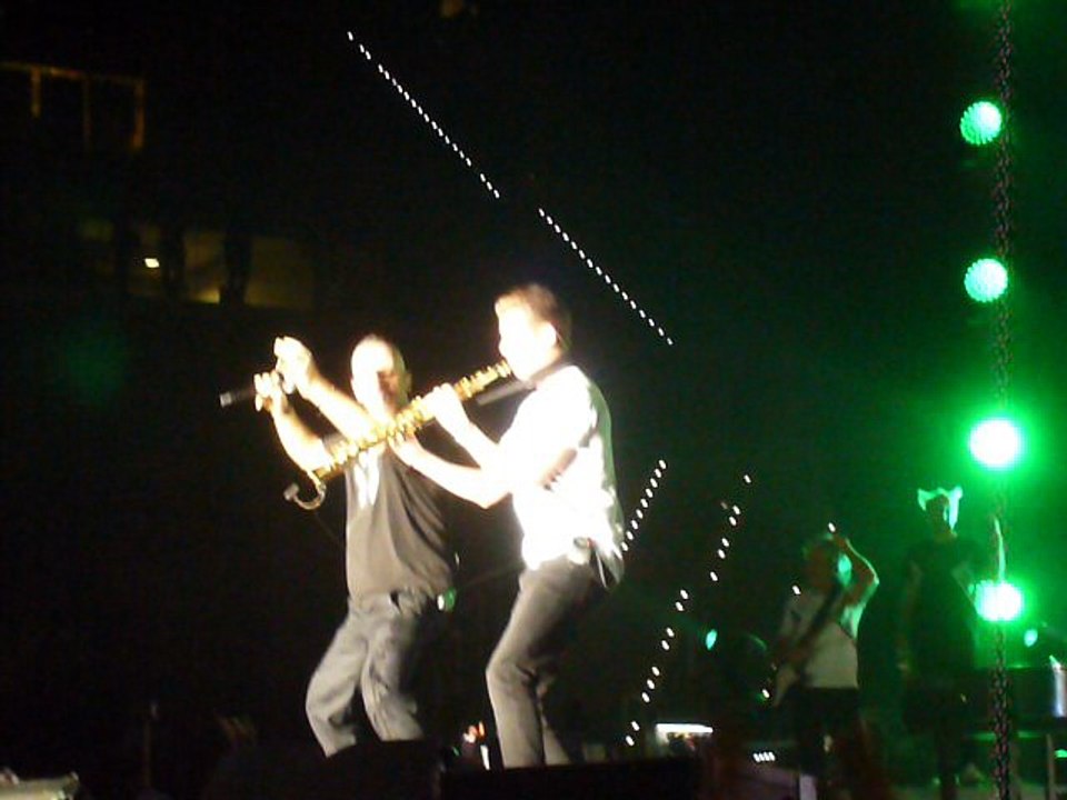 Eros avec un de ses musiciens, Turin nov 2015