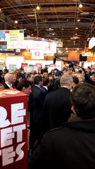 Un jet d'oeuf sur Emmanuel Macron au salon de l'agriculture