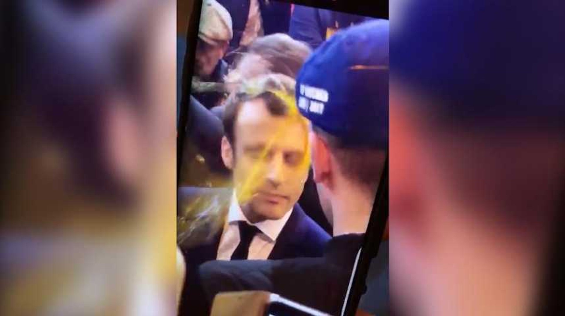 Macron reçoit un oeuf en pleine tête au Salon de l'agriculture - Vidéo  Dailymotion