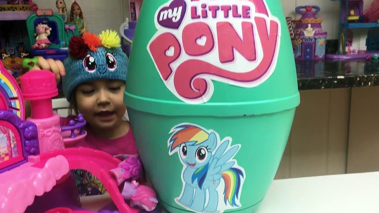 GIANT MLP SURPRISE EGG TOYS & MY LITTLE PONY MAGICAL MUSICAL CASTLE PLAYSET Playing Kids Toys Review