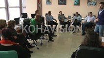 Vazhdon greva e 16 zyrtarëve të arsimit të Prishtinës