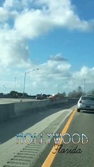 carro arde en llamas en el turnpike sur