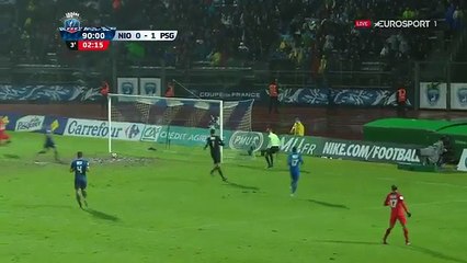 Lucas Moura rate un but à cause de la boue !