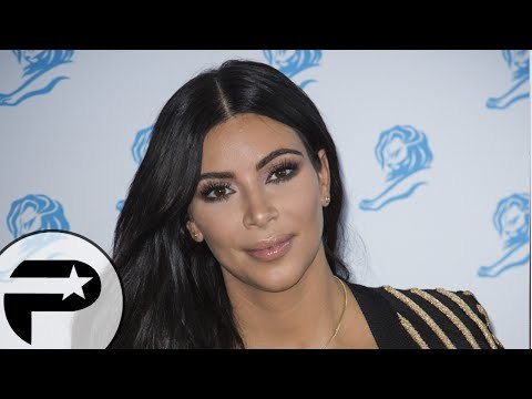 Kim Kardashian enceinte se balade sur la croisette à Cannes en famille