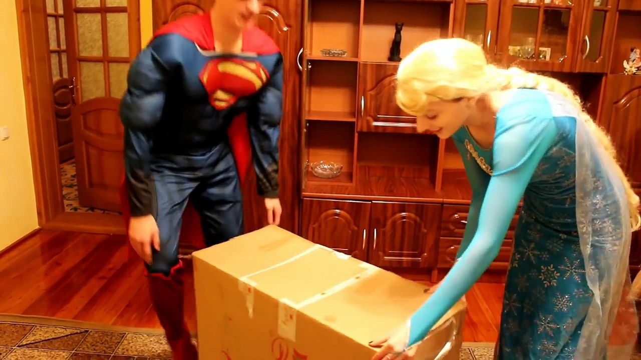 Evil Elsa stolen costumes! /w Superman save Frozen Elsa & Funny Superhero Movie in Real Li