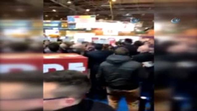 Fransa Cumhurbaşkanı Adayı Macron'a Yumurtalı Saldırı