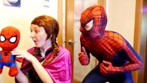Человек-паук ж/ Принцесса Анна беременна и Spiderbaby футов замороженные Эльза в реальной жизни! Удовольствие Superher