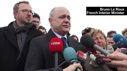 French minister in Calais promises 'No new migrant camp'