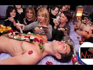Các quy tắc lạ và khắt khe của mẫu nam khỏa thân trên bàn tiệc sushi