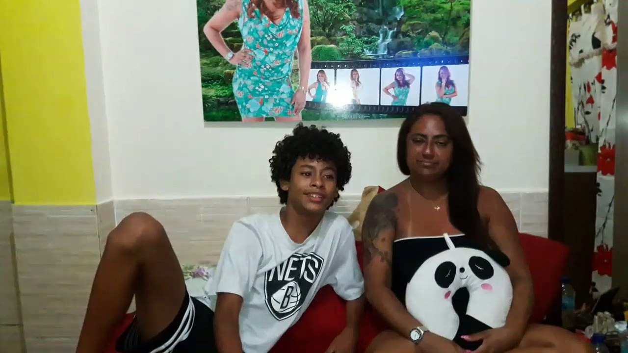 MINHA TIA REAGINDO AOS FUNKS