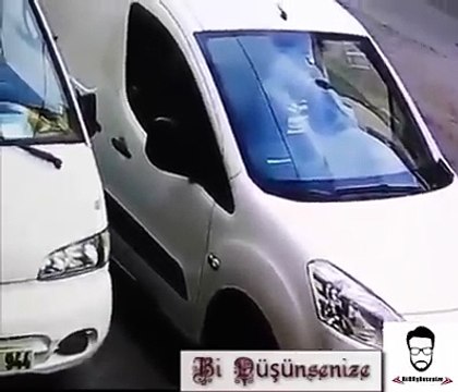 Tüp dağıtım arabasında sigara içersek ne olur izliyoruz efenim :)