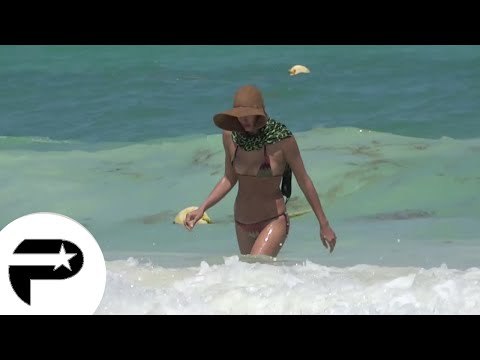 Irina Shayk, l'ex compagne de Christiano Ronaldo en maillot sur la plage de Cancun.