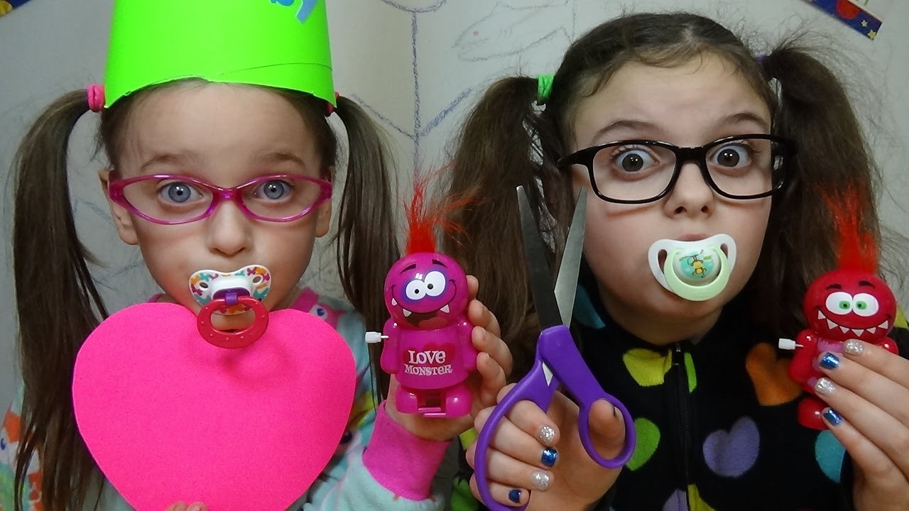 Bad Baby School Fail Victoria Annabelle Freak Daddy Hidden Egg Toy Freaks