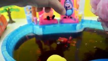 Pig George da Familia Peppa Pig nadando na Piscina!!! Em Portugues Tototoykids