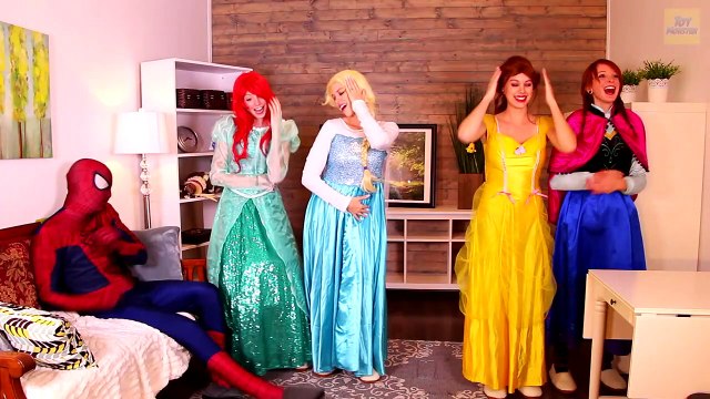Spiderman SAVES FROZEN ELSA & ANNA’s HEADS! w_ Joker Maleficent Spidergirl Cat