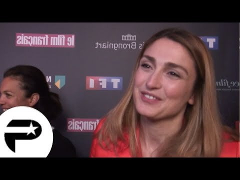 Sonia Rolland et Julie Gayet radieuses pour le sacre du ''Bon Dieu''