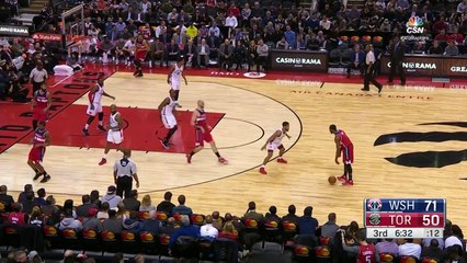 John Wall assomme Marcin Gortat avec une passe en pleine tête