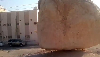 Floating stone in saudi arabia a tur micracle of Allah