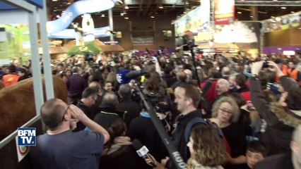 Entre huées et acclamations, la visite agitée de François Fillon au Salon de l'agriculture