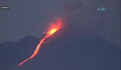 Etna Yanardağı yeniden lav püskürttü