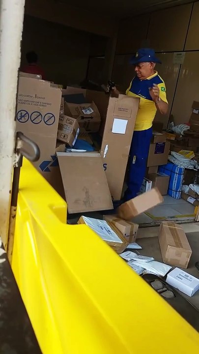 Tu vas comprendre pourquoi tes colis sont défoncés quand tu les reçois!