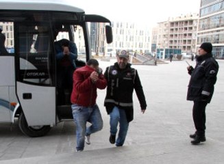 Bağ Evinde 'Himmet Toplantısı' Yapan 12 Kişi Yakalandı