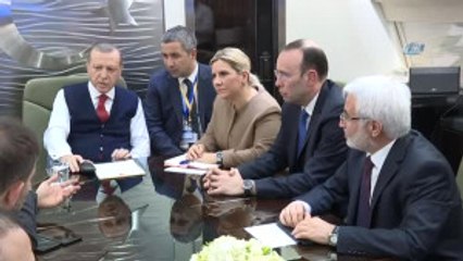Cumhurbaşkanı Erdoğan Pakistan Dönüşü Uçakta Gazetecilerle Görüştü