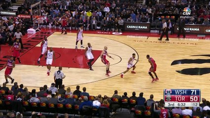john-wall-drills-marcin-gortat-in-face-wizards-vs-raptors-3117-16-17-nba-season.