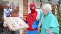 Грабеж! Замороженные elsa и Человек-Паук Человек-паук против Джокера супергерой в реальной жизни