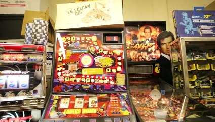 أكبر مجموعة تذكارات جيمس بوند في العالم World's Largest James Bond Memorabilia Collection