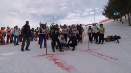Düşe Kalka Yarışan Kızakçılar Nefes Kesti