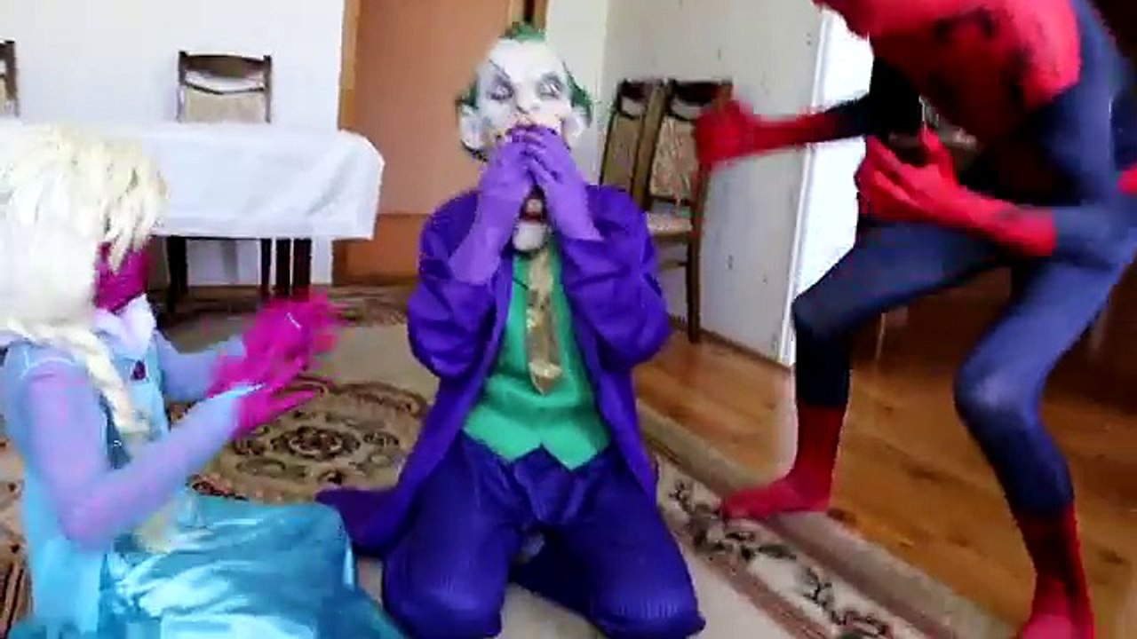 SPIDERMAN vs JOKER TOILET BATTLE w/ Pink Spidergirl Frozen Elsa Hulk Bubble Bum - Funny Su