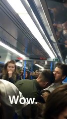 Ce petit bagel a créé une bagarre générale dans un train à Londres