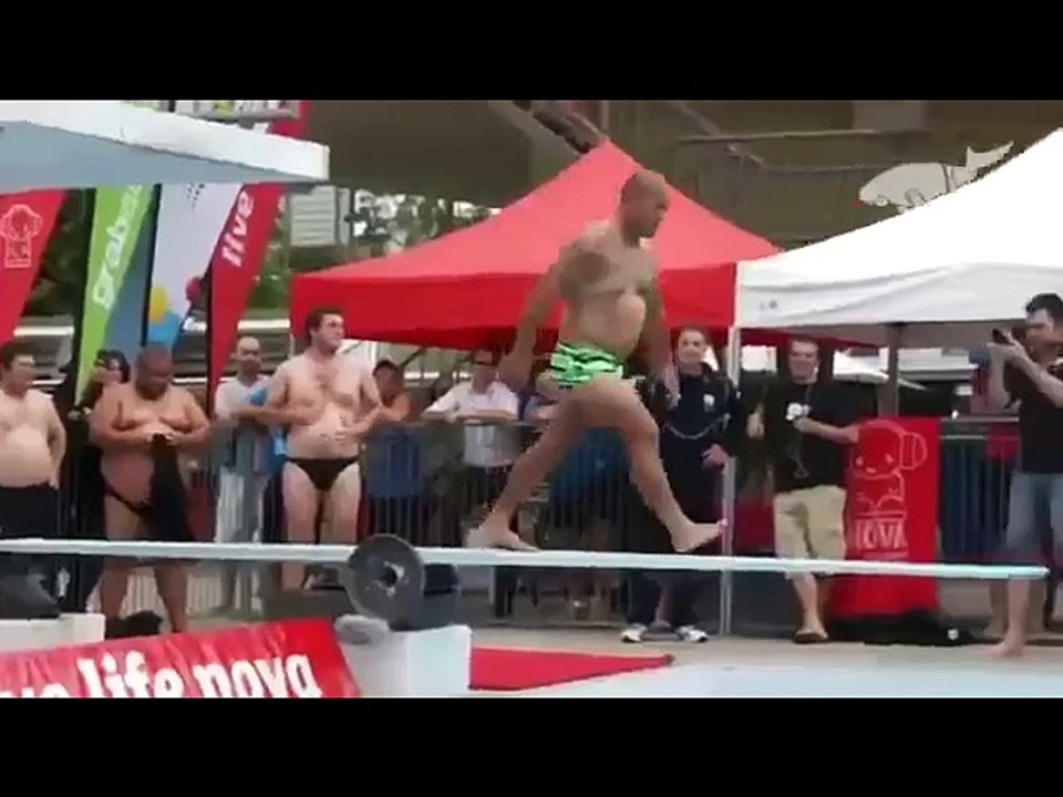 Le concours de plat en piscine