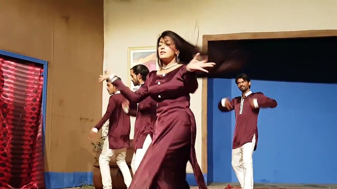 pakistani Girl stage mujra dance mujra masti best pakistani stage dance