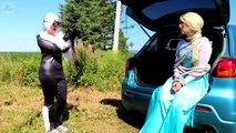 Frozen Elsa vs Anna LOLLIPOP FIGHT! w_ Spiderman Joker Spidergirl Catwoman Poison Ivy! Supe