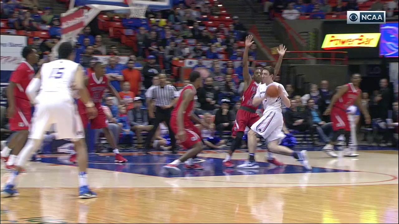 Ce gamin est devenu la star de ce match de basket
