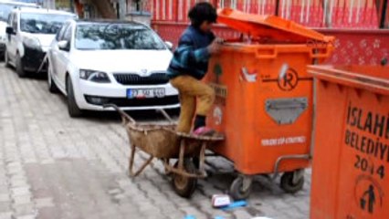 Gaziantep Çöpten Topladıklarını Satarak Aile Geçimine Katkı Sunuyor