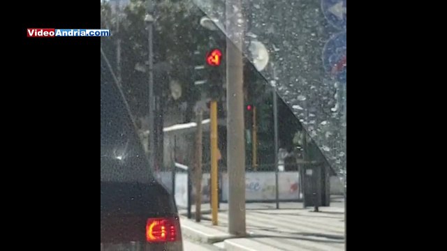 Andria: il semaforo verde che pura tre secondi