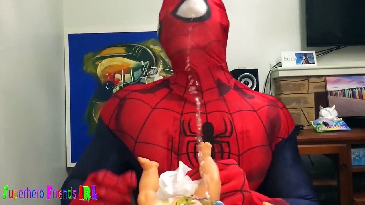 ELSA NEEDS TO PEE