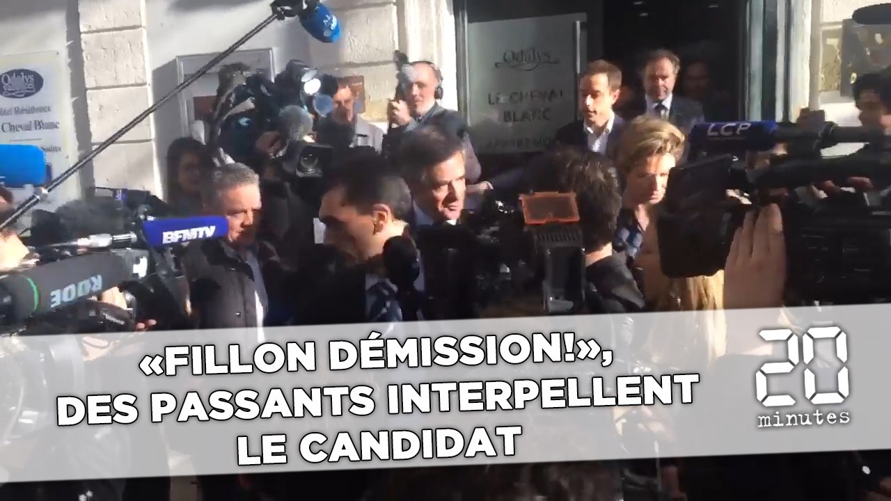 «Fillon démission!», en visite à Nîmes, le candidat est interpellé par des passants