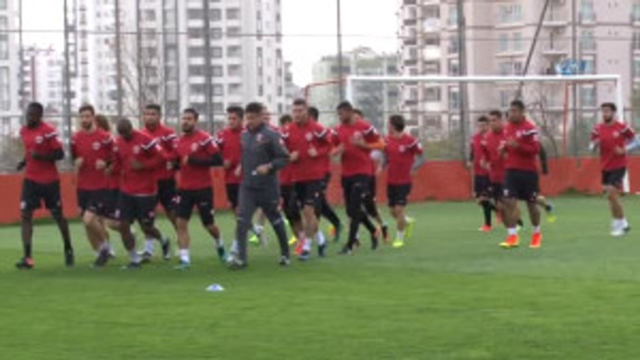 Cem Özdemir: "Bir Hatalı Aranacaksa Hatalı Bizleriz"