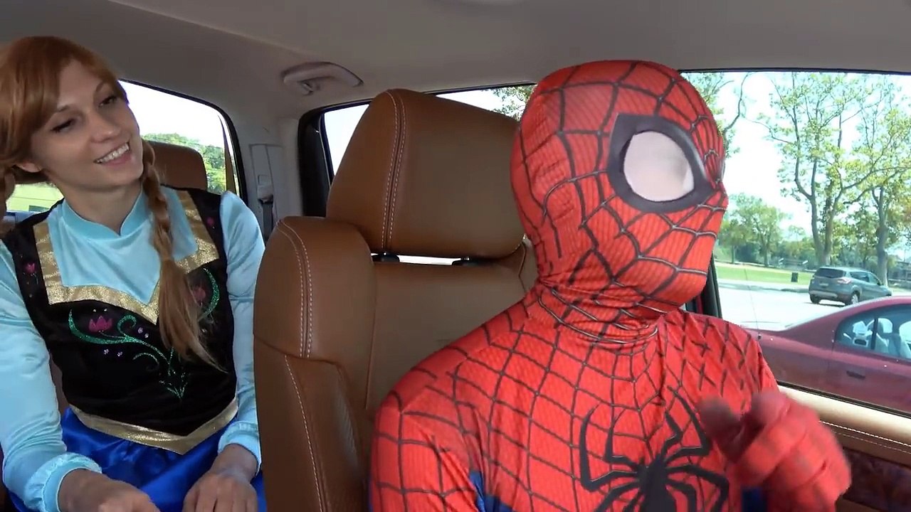 Wheels on the Bus / Elsa, Spiderman, Anna and Joker / SuperHeroes in New York